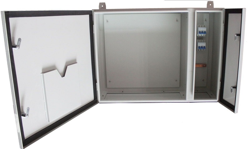 waterproof box when it open the door